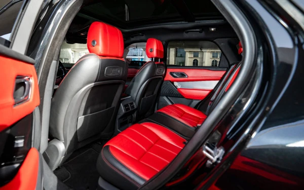  Black Range Rover Velar Photo 17