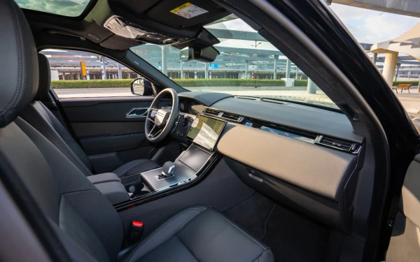  Black Range Rover Velar Photo 7