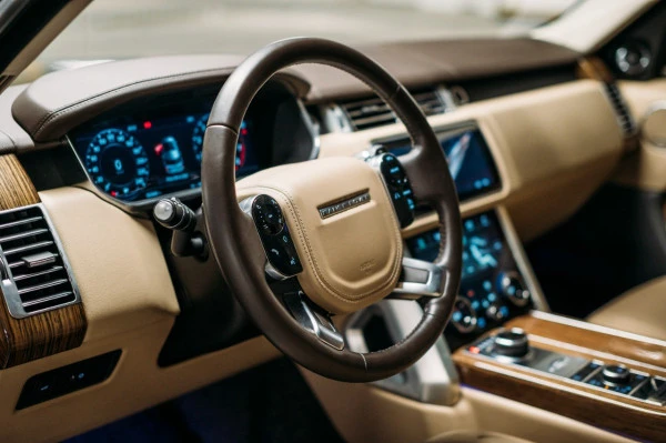  Black Range Rover Vogue Photo 2