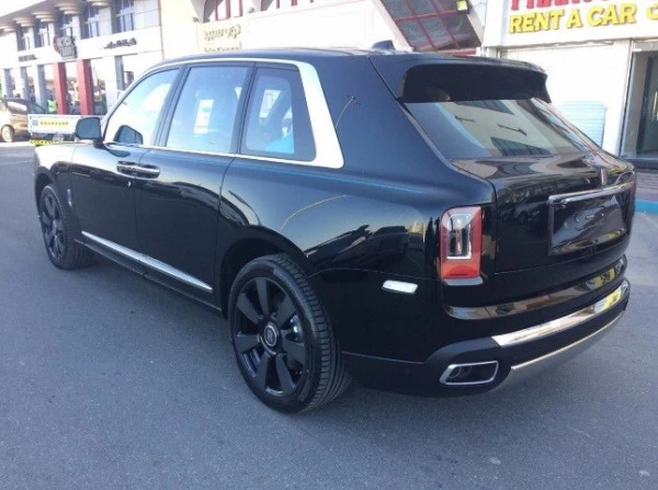  Black Rolls Royce Cullinan Photo 2