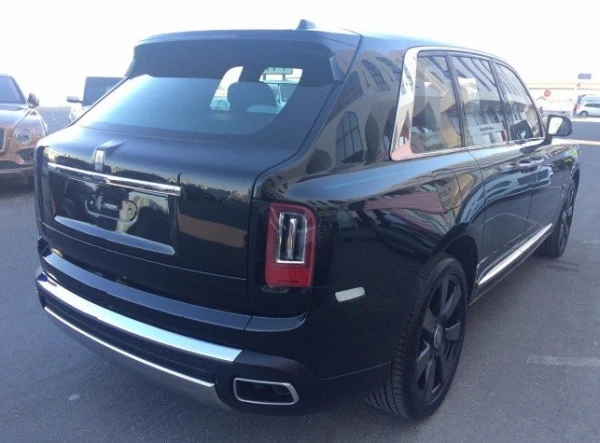  Black Rolls Royce Cullinan Photo 3