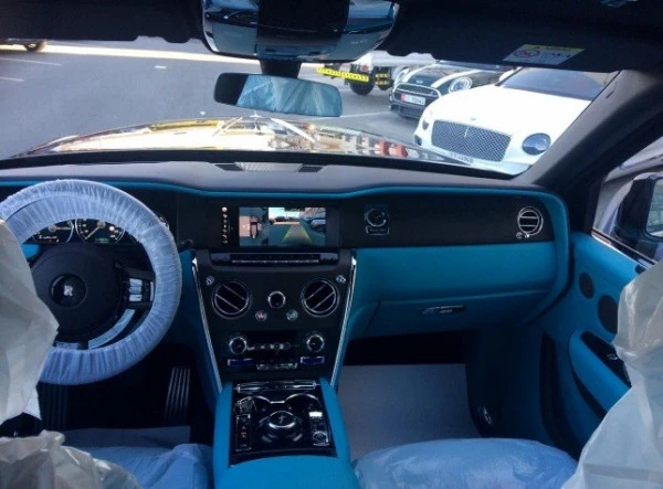  Black Rolls Royce Cullinan Photo 4