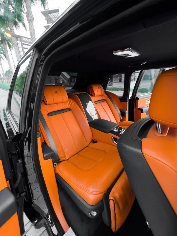  Black Rolls Royce Cullinan Black Badge Photo 12