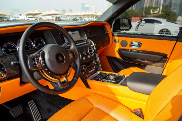  Черный Rolls Royce Cullinan- BLACK BADGE Photo 2