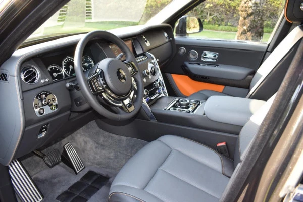  Negro Rolls Royce Cullinan Photo 5