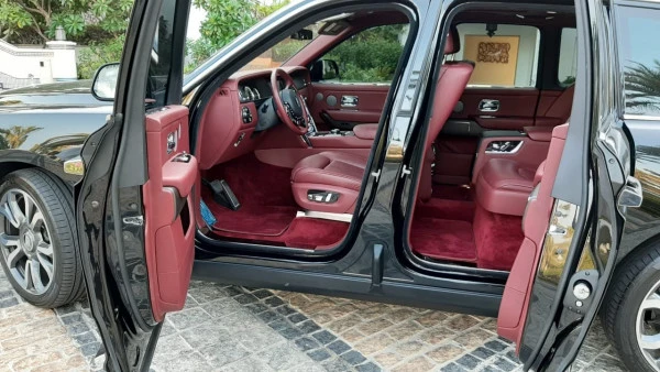  Negro Rolls Royce Cullinan Photo 6