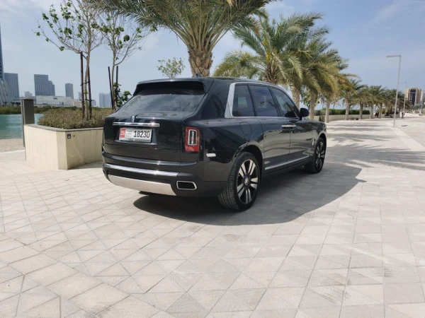  Black Rolls Royce Cullinan Photo 2