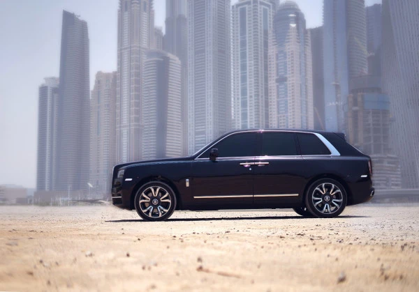  Negro Rolls Royce Cullinan Photo 5