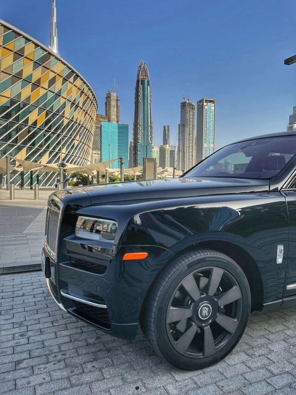  Black Rolls Royce Cullinan Photo 5