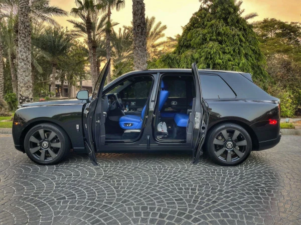  Negro Rolls Royce Cullinan Photo 7
