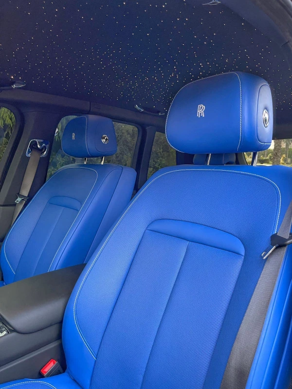  Negro Rolls Royce Cullinan Photo 12
