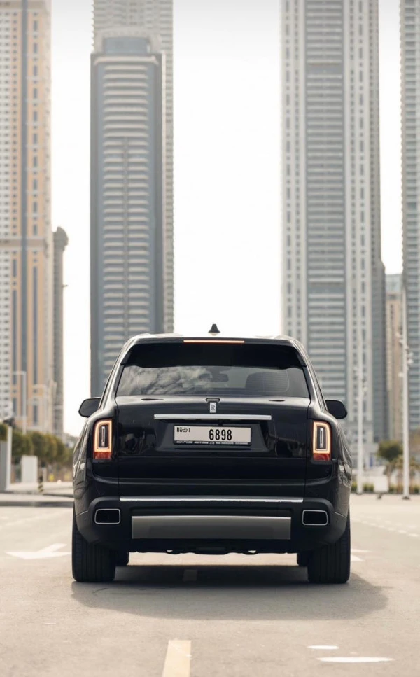  Nero Rolls Royce Cullinan Photo 2
