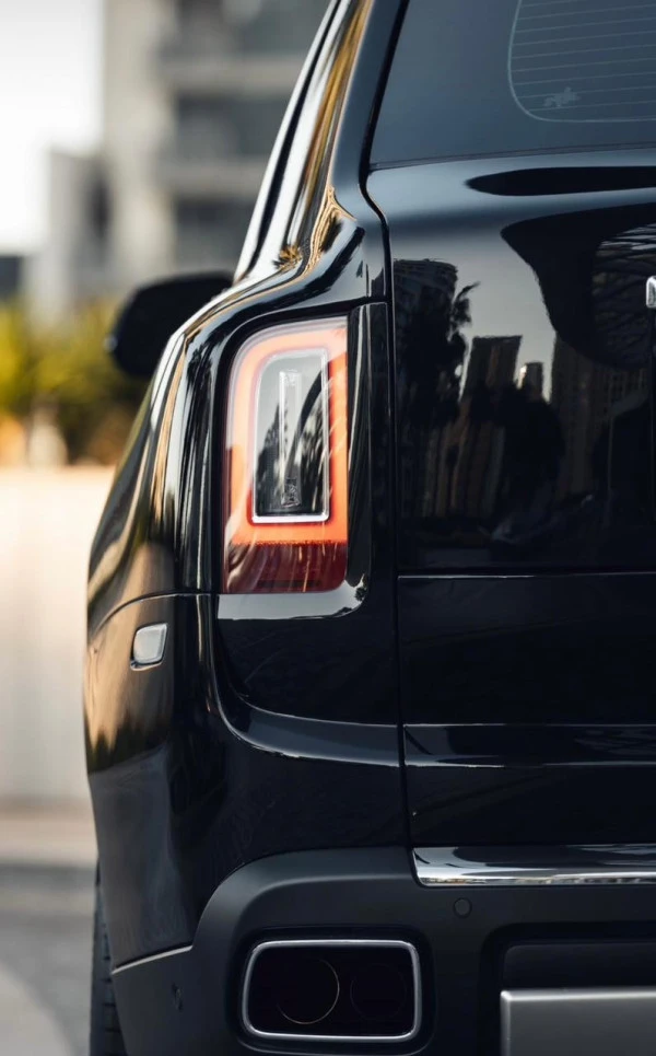  Nero Rolls Royce Cullinan Photo 3