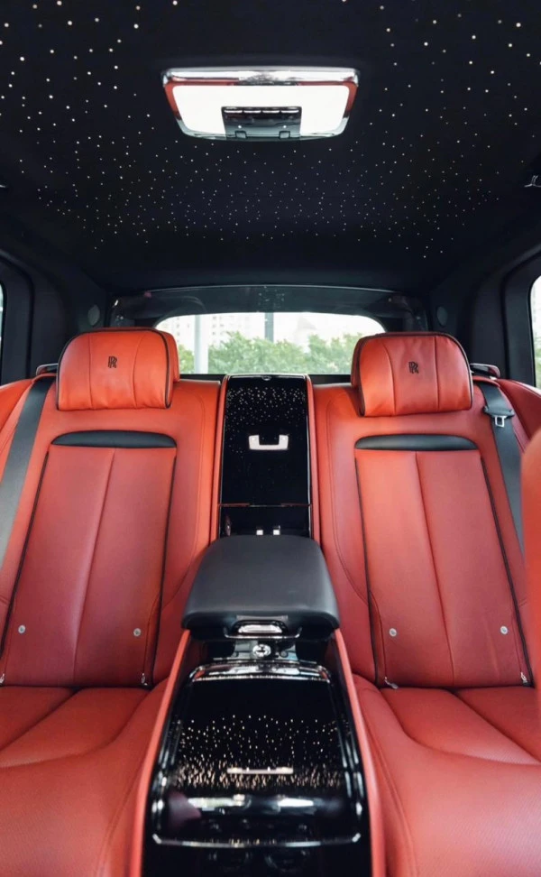  Nero Rolls Royce Cullinan Photo 4