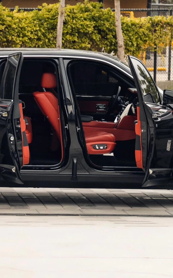  Nero Rolls Royce Cullinan Photo 5