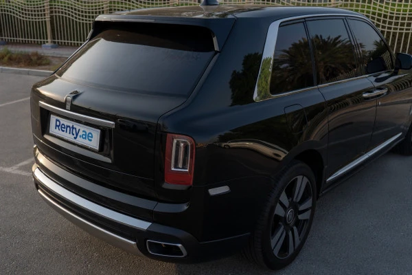  Noir Rolls Royce Cullinan Photo 2