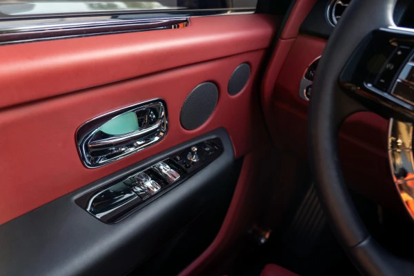  Noir Rolls Royce Cullinan Photo 6