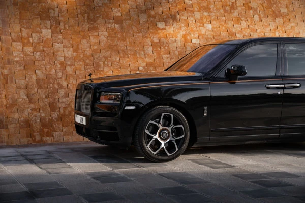  Nero Rolls Royce Cullinan Photo 2