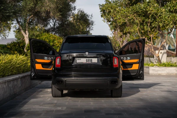  Nero Rolls Royce Cullinan Photo 3