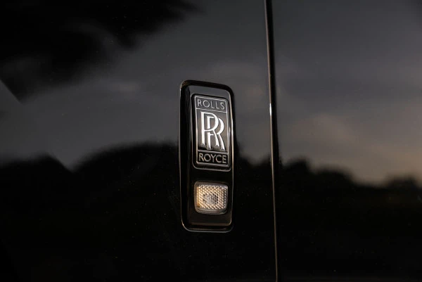  Nero Rolls Royce Cullinan Photo 5