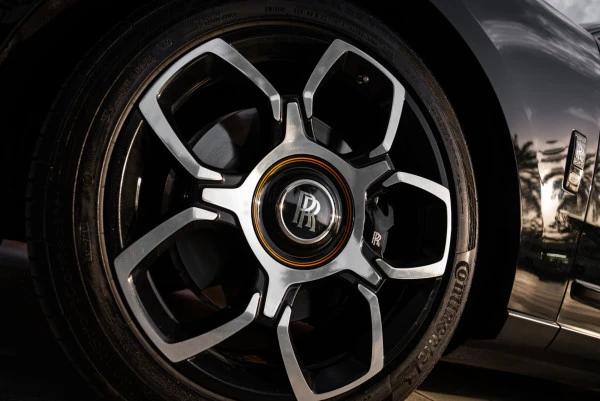  Nero Rolls Royce Cullinan Photo 9