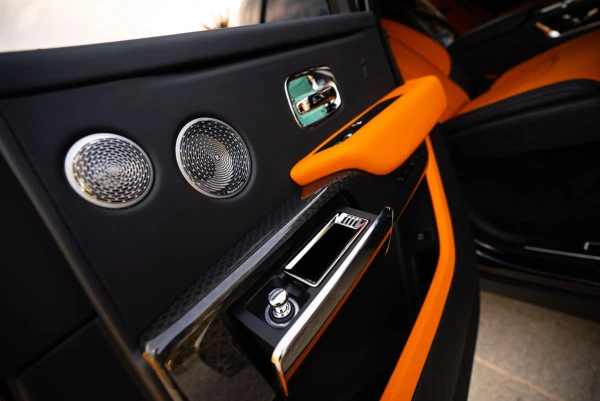  Nero Rolls Royce Cullinan Photo 10