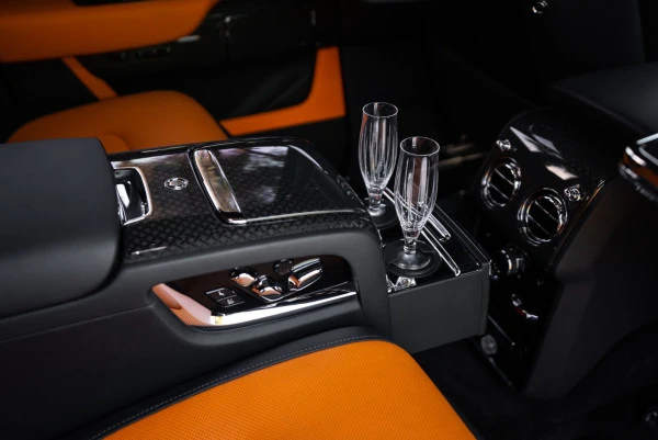  Nero Rolls Royce Cullinan Photo 11
