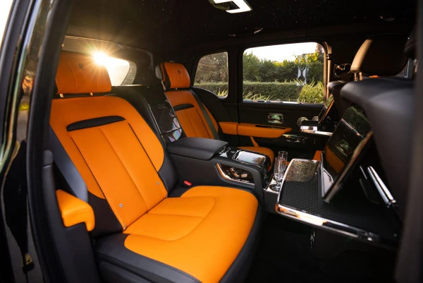  Nero Rolls Royce Cullinan Photo 12