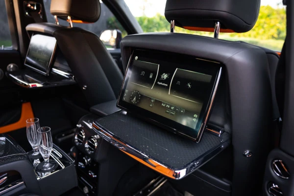  Nero Rolls Royce Cullinan Photo 13