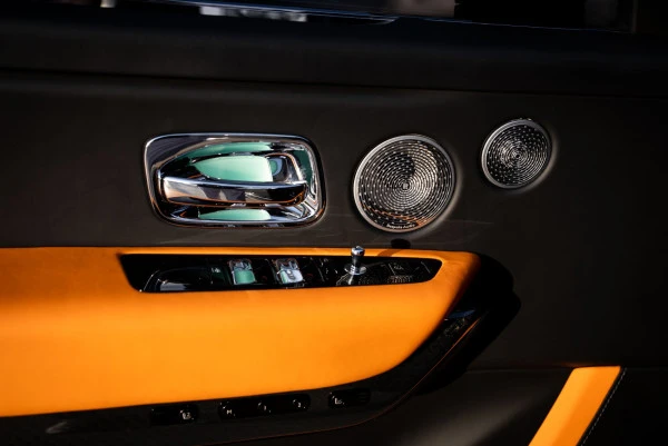  Nero Rolls Royce Cullinan Photo 24