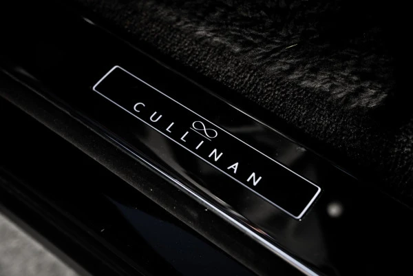  Nero Rolls Royce Cullinan Photo 25