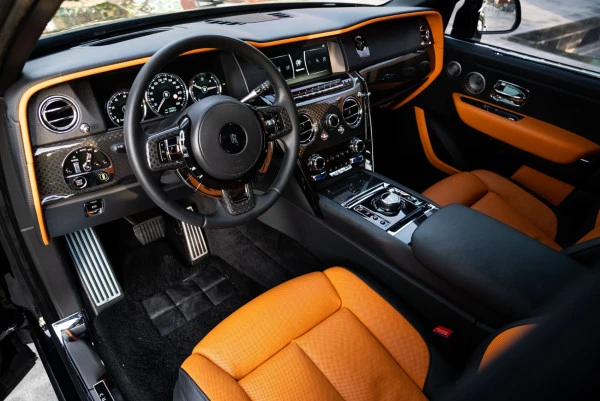  Nero Rolls Royce Cullinan Photo 26