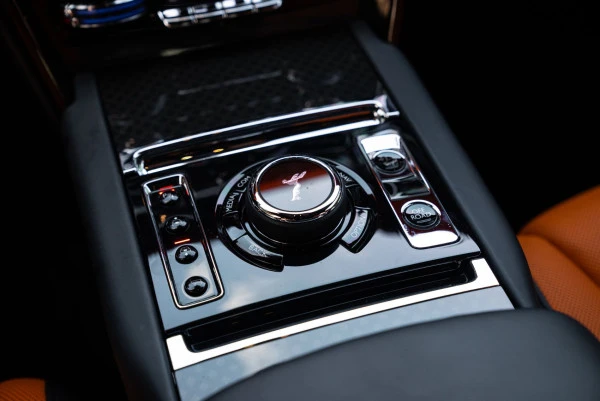  Nero Rolls Royce Cullinan Photo 28