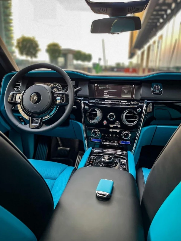  Black Rolls Royce Cullinan Photo 3