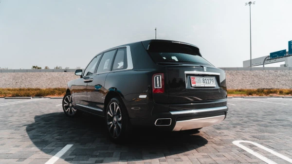  Noir Rolls Royce Cullinan Photo 2