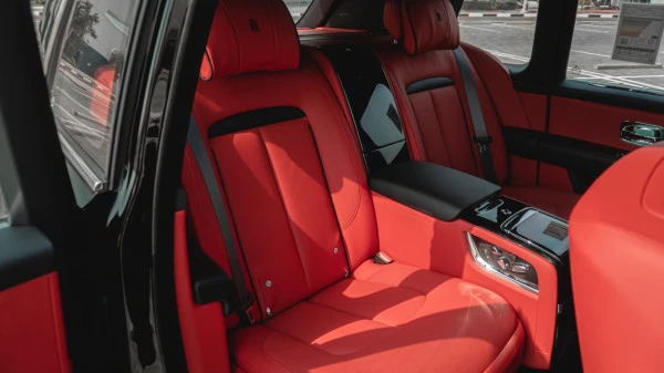  Noir Rolls Royce Cullinan Photo 8