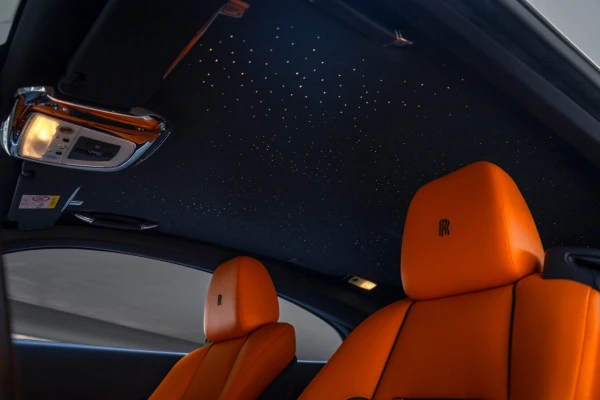  Black Rolls Royce Wraith Silver roof Photo 4