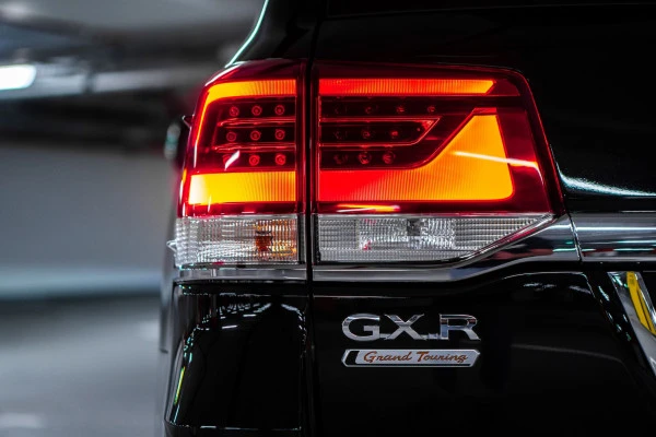  Black Toyota Land Cruiser Photo 2