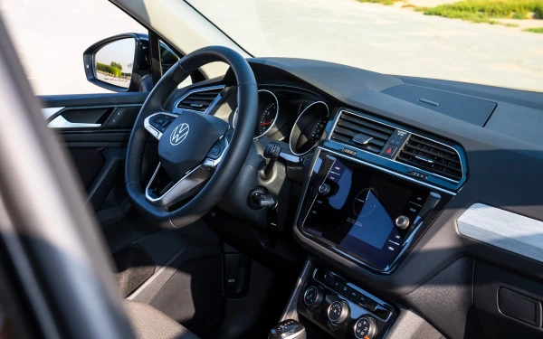  Black Volkswagen Tiguan Photo 8