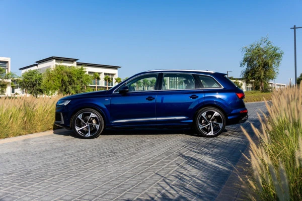 Blue Audi Q7 Photo 2