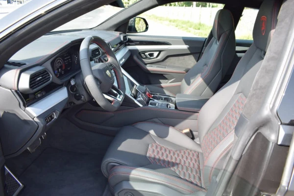  Black Lamborghini Urus Photo 4