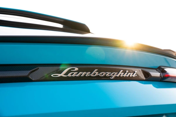  Blue Lamborghini Urus Photo 2