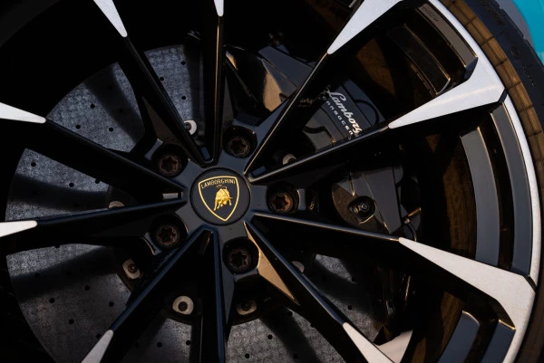  Blue Lamborghini Urus Photo 10