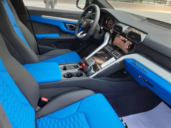  Blue Lamborghini Urus Photo 4