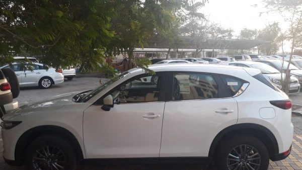  White Mazda CX5 Photo 2