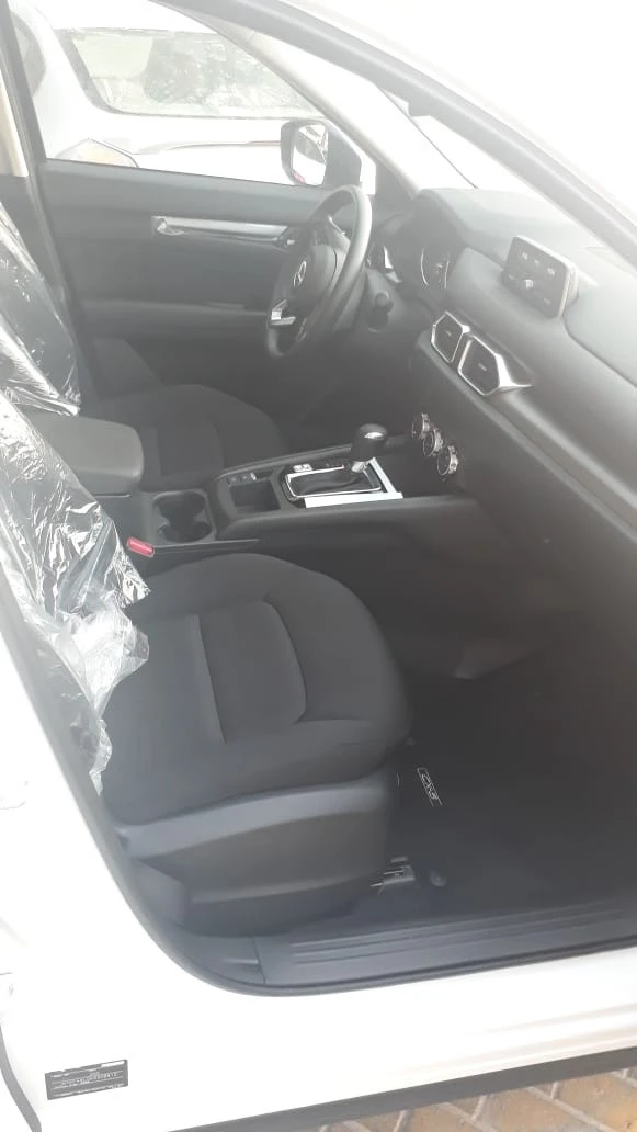  White Mazda CX5 Photo 5