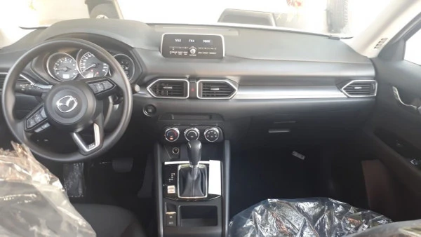  White Mazda CX5 Photo 9