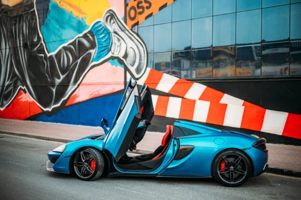  Blue McLaren 570S Spyder Photo 5