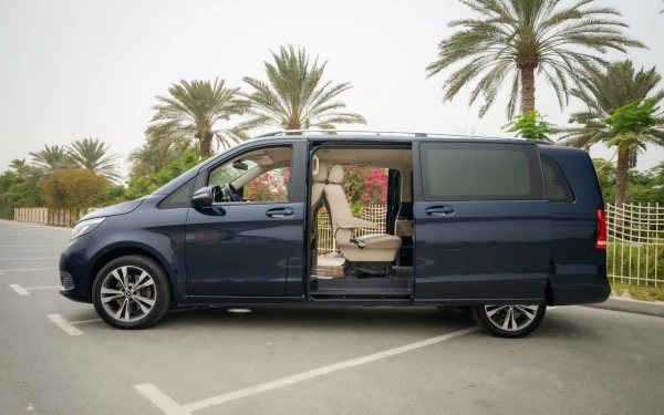  Blue Mercedes V250 Photo 4