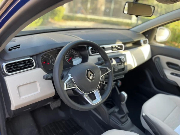  Blue Renault Duster Photo 3